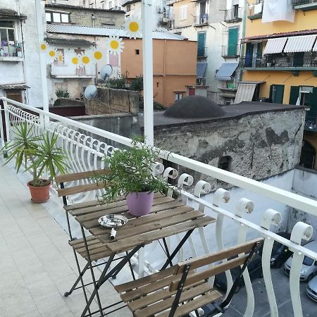 "Dint E Viche E Napule" Guest House 나폴리 외부 사진